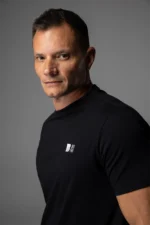 CAMISETA BÁSICA BORDADA